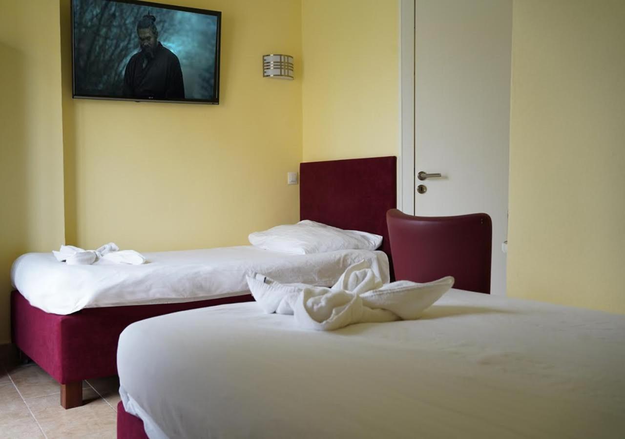 Das Hostal El Arenal  Buitenkant foto